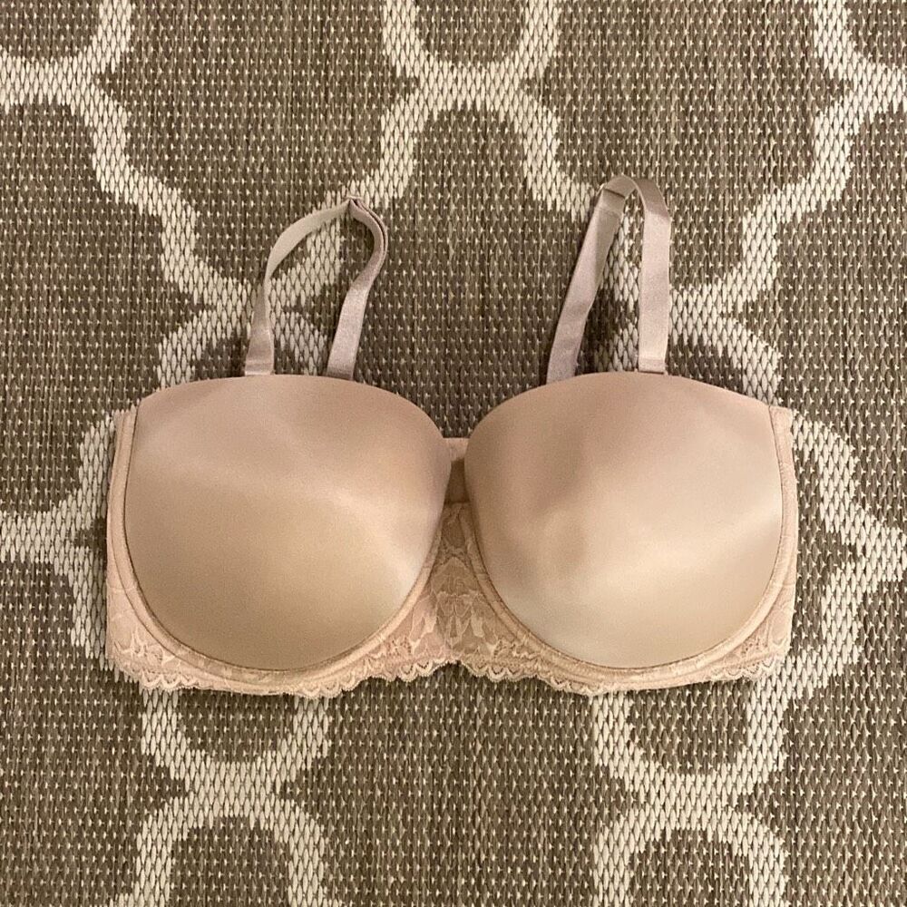 Torrid lightly lined strapless bra size 42H ￼